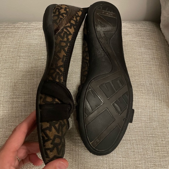 DKNY wedge shoes size 8 - Picture 3 of 7